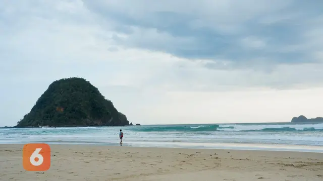 Pantai Pulau Merah
