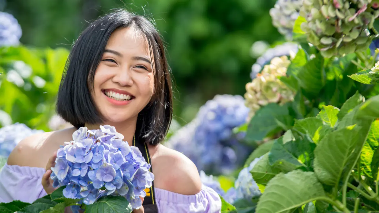 santai bunga tersenyum bahagia