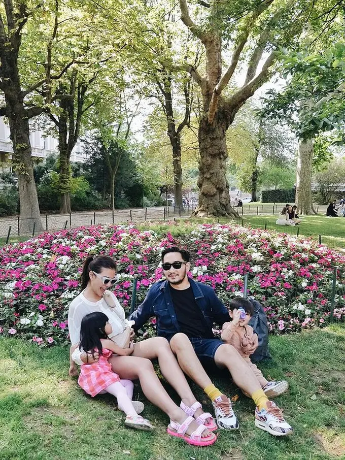 Syahnaz Sadiqah dan 5 artis ini punya anak kembar