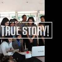 Berhalangan hadir di akad nikah karena tes kepolisian penting, seorang polwan terpaksa menyaksikan ijab qabul calon suaminya lewat video call. (Foto: istimewa)