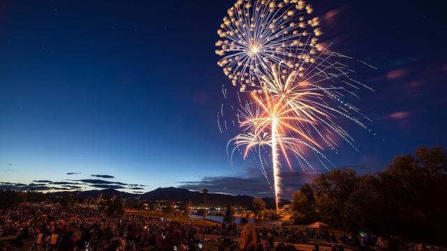 Arti Mimpi Bermain Kembang Api yang Bermakna Baik