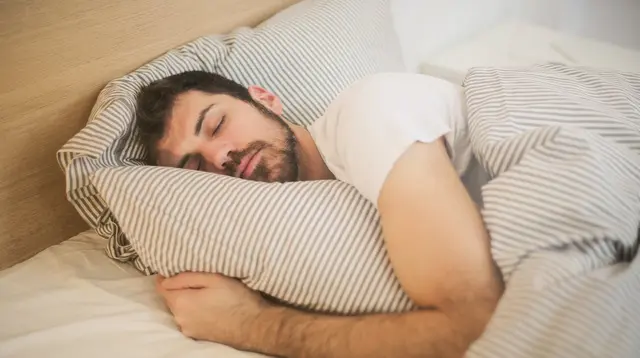 Ilustrasi tidur malam. (c) Andrea Piacquadio/Pexels.com