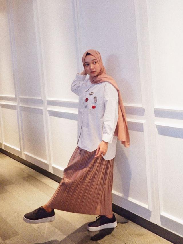 Sudah Lamaran, Ini 6 Potret Cantik Calon Istri Evan Dimas