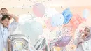 Inilah detik-detik Julia dan Daehoon mengetahui jenis kelamin anak kedua mereka. Begitu mengejutkan, ketika yang keluar adalah balon dan konfeti warna biru. Artinya calon anak mereka berjenis kelamin laki-laki. Baby Junho yang terbilang masih dini itu sebentar lagi akan menjadi seorang kakak. (Liputan6.com/IG/@juliaprt7)