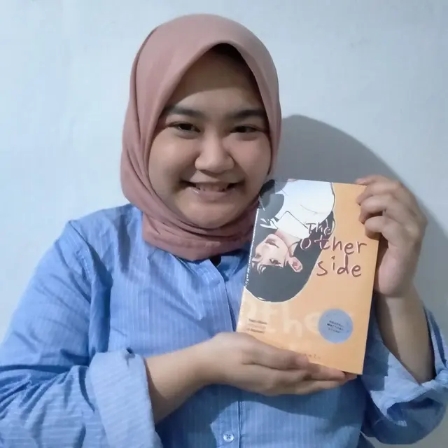 [Fimela] Alya Ranti, penulis novel The Other Side