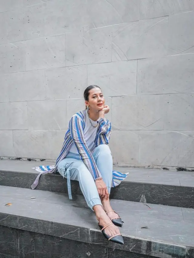 10 Inspirasi Outfit Cewek Kue ala Artis Tanah Air,  Paula Verhoeven hingga Cinta Laura