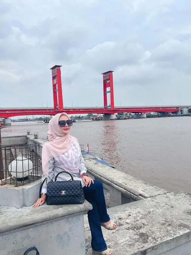 Potret terbaru Eddies Adelia yang awet muda