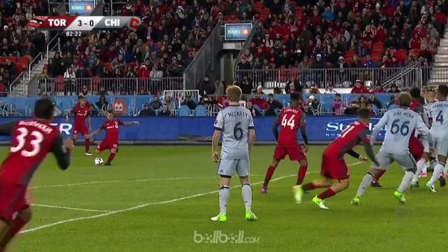 Sebastian Giovinco mencetak dua gol indah saat Toronto FC kalahkan Chicago Fire. This video is presented by BallBall