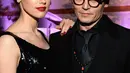 Johnny Depp-Amber Heard membintangi film 'RumDiary'.  Johnny seketika  jatuh cinta dan menikah dengan Amber, lalu berpisah dengan Vanessa Paradis. Namun sayangnya pernikahan Johnny dan Amber tak bertahan lama. (AFP/Bintang.com)