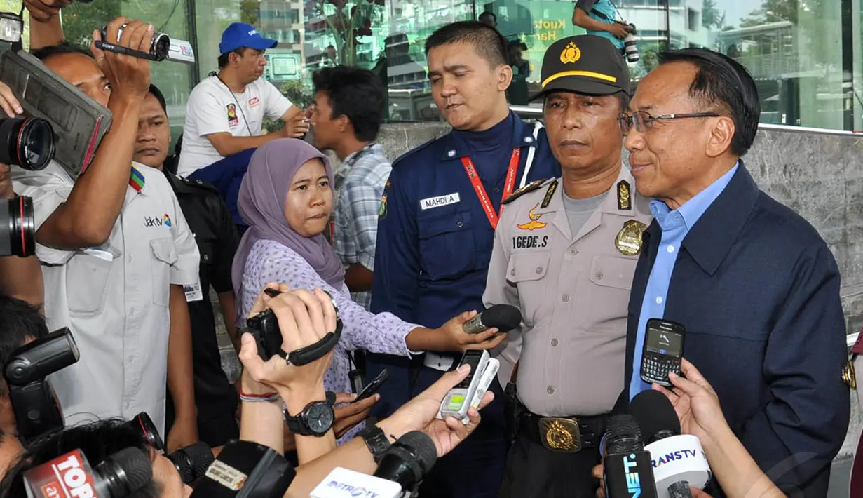 Jero wacik saat menanggapi pertanyaan awak media di Gedung KPK, Jakarta, (9/10/14).(Liputan6.com/Miftahul Hayat)  