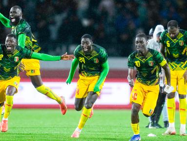 Pemain Timnas Mali merayakan kemenangan atas Tunisia pada laga Piala Afrika 2025 di Stadion Fez, Maroko, Minggu (04/01/2026). (AP Photo/Themba Hadebe)