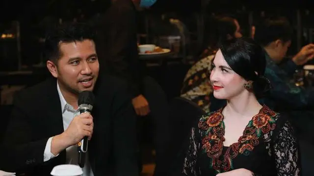 Tampil Serasi, Ini 6 Potret Arumi Bachsin dan Emil Dardak di Pernikahan Via Vallen