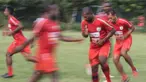 Para pemain Persipura Jayapura berlatih di Lapangan Sutasoma 77 Halim Perdanakusuma, Jakarta, Selasa (3/1/2017). Latihan ini dilakukan sebagai persiapan jelang laga eksebisi melawan Persib Bandung. (Bola.com/Vitalis Yogi Trisna)