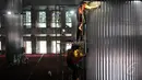 Suasana menjelang Ramadhan di Masjid Istiqlal, Jakarta, Selasa (19/5/2015). Kegiatan pembersihan tiang tersebut guna menyambut bulan suci Ramadan yang jatuh pada pertengahan Juni mendatang. (Liputan6.com/JohanTallo)