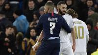 Keinginan Kylian Mbappe berduet dengan Karim Benzema di Real Madrid akhirnya harus pupus usai PSG menolak mentah-mentah nilai aduhai yang ditawarkan oleh Real Madrid yang mencapai 220 juta euro atau setara Rp3,7 triliun. (Foto: AFP/Javier Soriano)