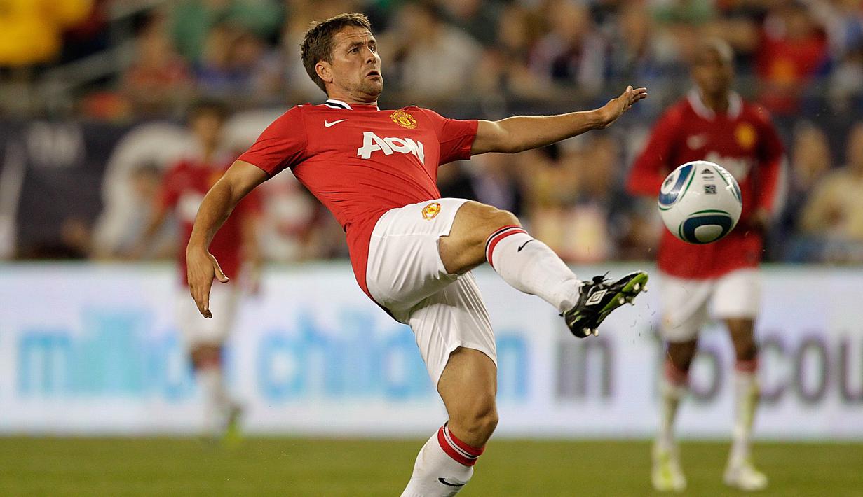 Michael Owen bergabung dengan Manchester United pada 2009-2012 dengan mencetak lima gol dari 31 penampilan. Owen pun menggantikan Cristiano Ronaldo dengan menggunakan jersey nomor tujuh. (Jim Rogash/Getty Images/AFP)