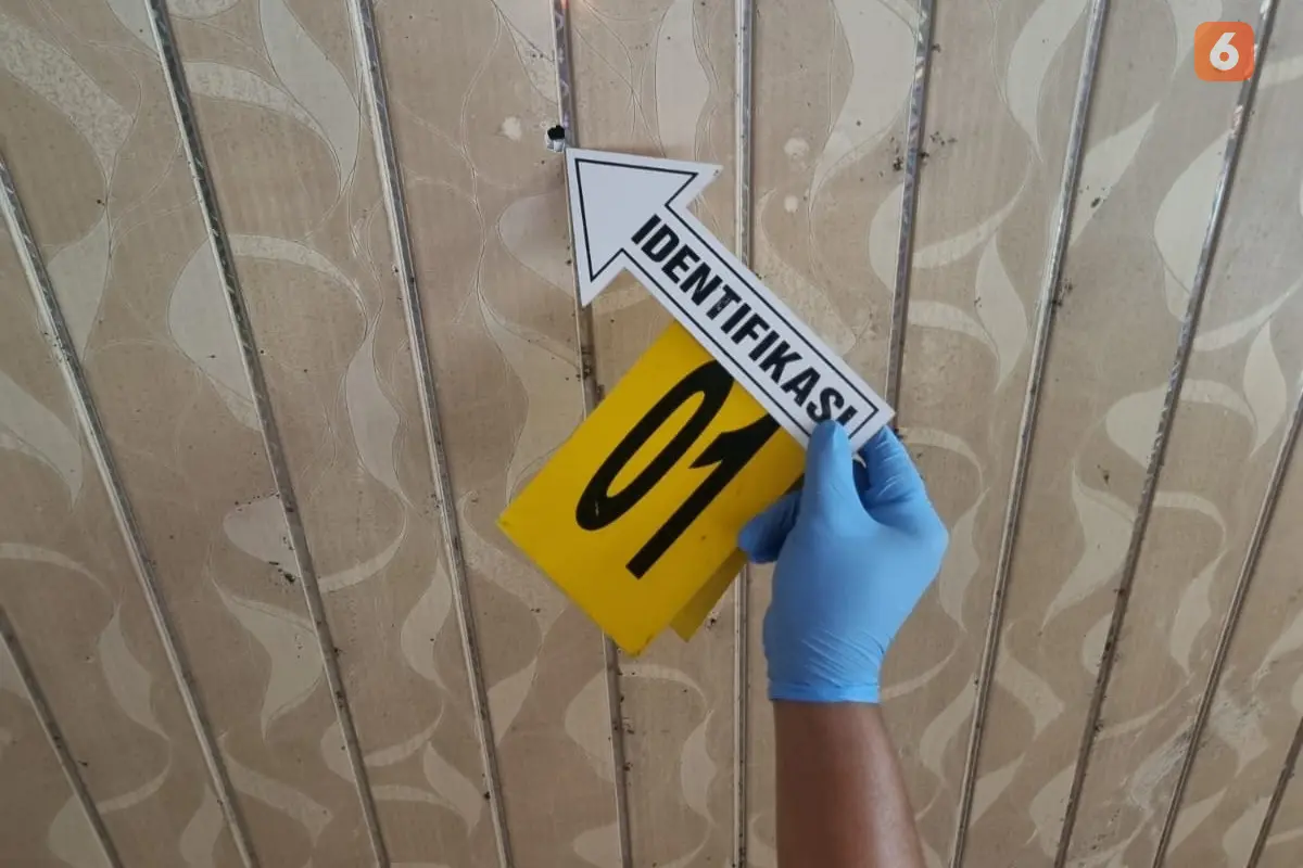 Lubang peluru nyasar (Liputan6.com/Fauzan)