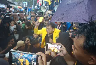 Mahasiswa UI Beri Kartu Kuning untuk Kemdiktisaintek dan Kemdikdasmen. (Liputran6.com/Rifqy Alief Abbiya)