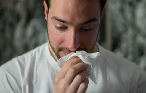 Menangis Tak Cuma Bikin Mata Berair, Hidung Juga Bisa Mampet
