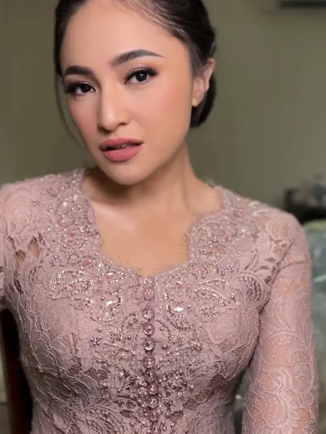 Tampilan Marshanda saat Pernikahan Adik Laki-Lakinya.