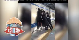 Pendorong Penumpang ke dalam Kereta Jepang
