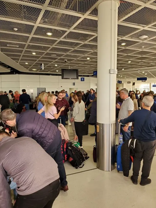 Cairan Pembersih Tumpah, Pesawat American Airlines Mendarat Darurat di Dublin
