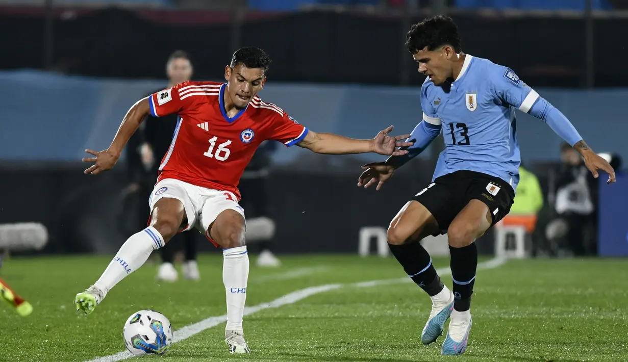 Sementara satu gol Chile dibuat pemain gaek mereka, Arturo Vidal. (AP Photo/Santiago Mazzarovich)
