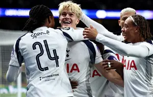 Barcelona Kejar Lagi Bintang Muda Tottenham Ini