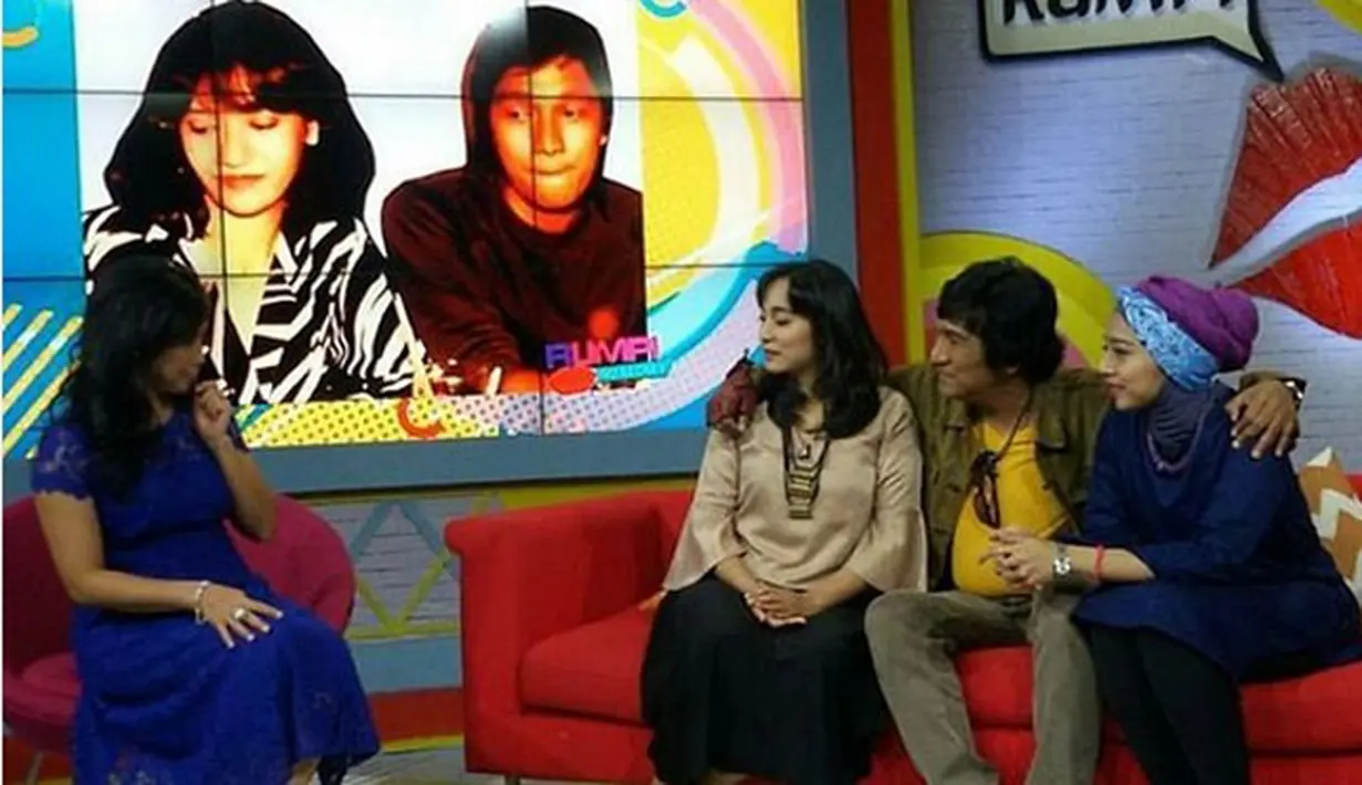 Seperti diketahui, beberapa hari lalu usai memandu acaranya dengan bintang tamu Ikang Fawzi beserta dua putrinya, hingga pada akhirnya dimunculkan foto Ikang saat masih muda bersama dengan penyanyi Christine Natalia Panjaitan. (Instagram/ marissahaque)