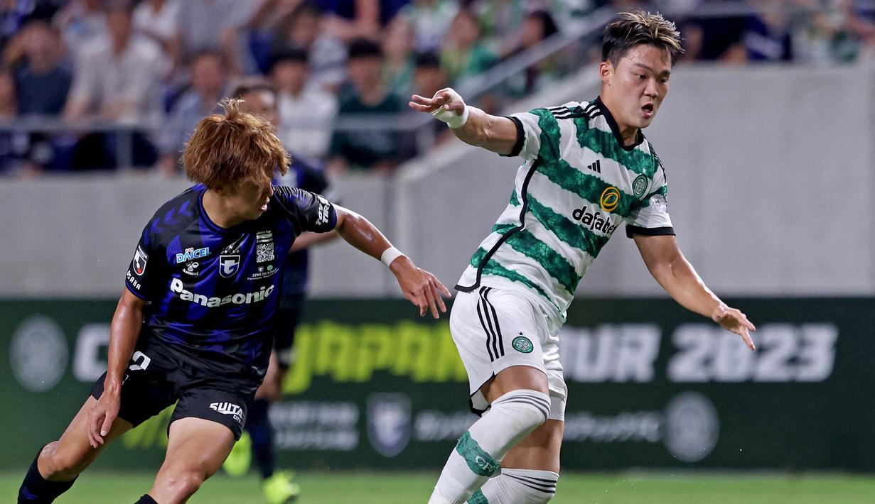 Oh Hyeon-gyu yang kini menjalani musim kedua bareng Glagow Celtic usai didatangkan dari Suwon Bluewings, selalu bermain sebagai pemian pengganti dalam dua laga Celtic di Liga Champions musim ini. Pada matchday pertama Grup E saat kalah 0-2 dari tuan rumah Feyenoord, ia bermain selama 8 menit menggantikan Daizen Maeda sejak menit ke-82. Sementara pada matchday kedua saat kalah 1-2 dari tamunya Lazio, ia bermain selama 4 menit menggantikan Kyogo Furuhashi sejak menit ke-86. (AFP/Paul Miller)