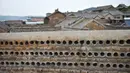 Tembok pelindung di situs bersejarah Dijicheng, Yangcheng, Provinsi Shanxi, China, Selasa (7/7/2020). Dibangun dan dikembangkan pada era Dinasti Ming dan Qing, kota kuno Guoyu dan situs bersejarah Dijicheng adalah kompleks benteng kuno yang khas di China utara. (Xinhua/Chai Ting)