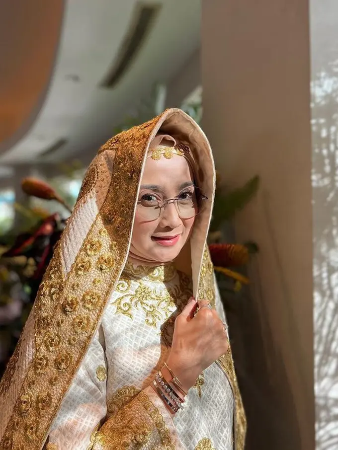 [Fimela] Desy Ratnasari