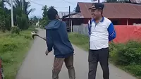 Viral, Kepala Desa Cisadane Nyaris Jadi Korban Sabetan Arit Warganya