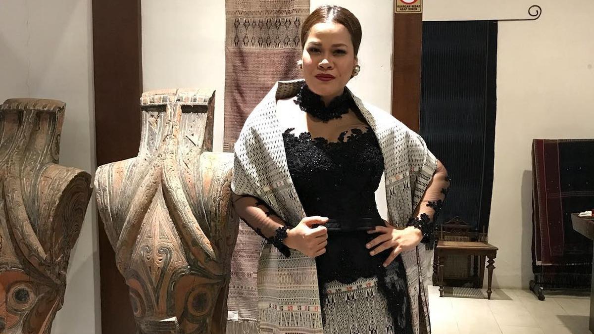 Jarang Tersorot, Ini 7 Potret Terbaru Okky Lukman yang Makin Menawan