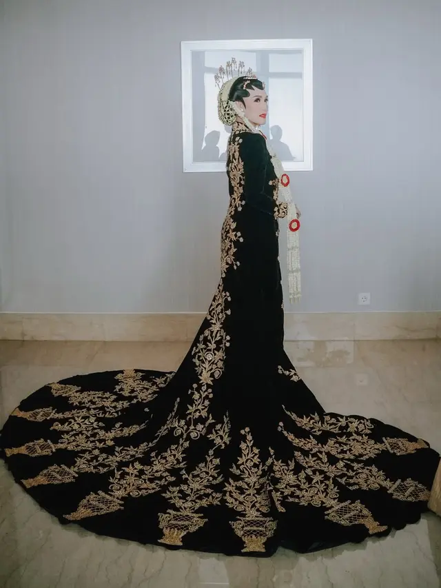 Baju Adat Jawa Beludru Luna Shabrina