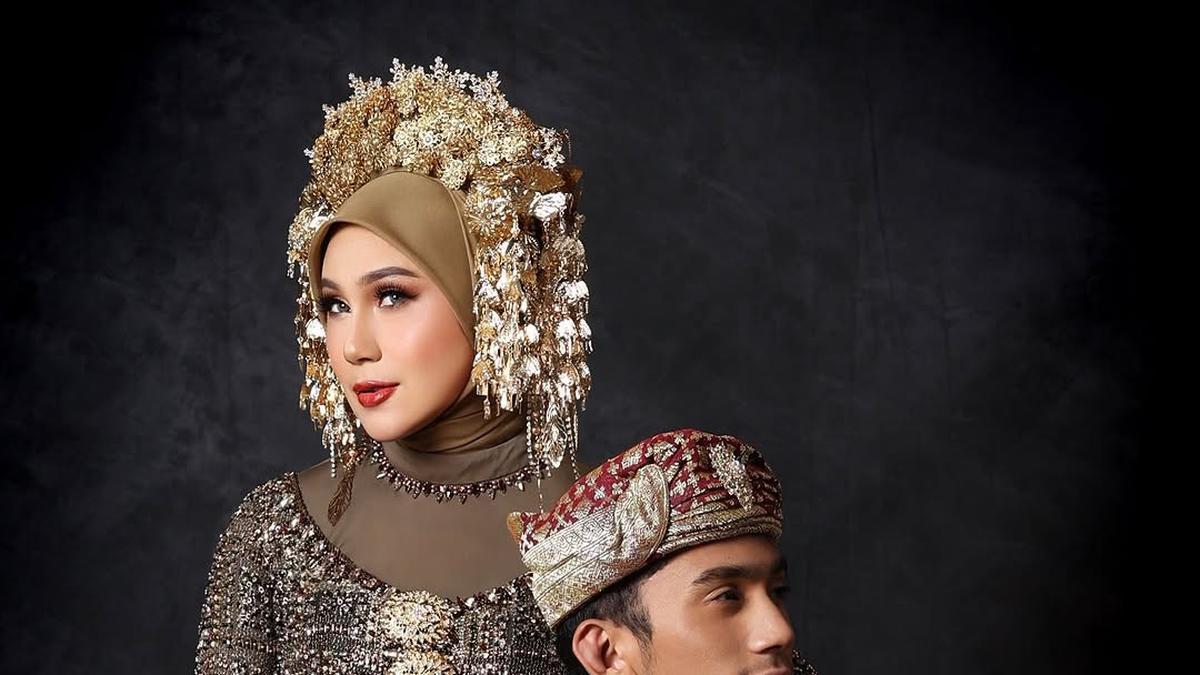 6 Potret Bak Royal Family Keluarga Marini Zumarnis dalam Balutan Busana Minang, Daffa Wardhana Tampil Bak Pangeran