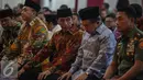 Presiden Joko Widodo usai melaksanakan Salat Sunah sebelum Magrib di Mabes TNI, Cilangkap, Jakarta, Selasa (7/7/2015). Jokowi dan JK menghadiri acara buka puasa di Mabes TNI bersama sejumlah menteri dan pimpinan tinggi negara. (Liputan6.com/Faizal Fanani)