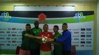 PS TNI berharap kedatangan pemain lokal dan asing anyar bisa meningkatkan penampilan tim pada paruh kedua Liga 1 2017. (Bola.com/Permana Kusumadijaya)