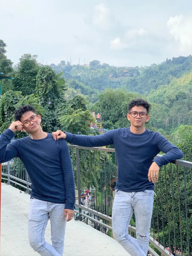 6 Potret Terbaru Rizki D'Academy dengan Rambut Keriting