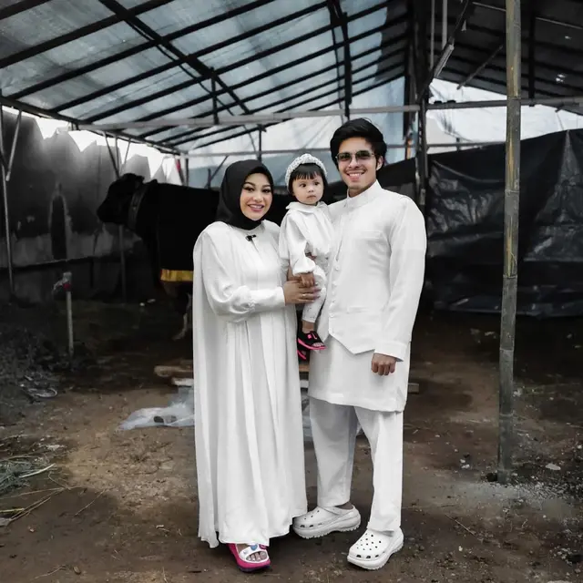 Keluarga Atta Halilintar – Aurel Hermansyah dalam Idul Adha 2023. (Instagram/ attahalilintar)