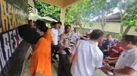 Kepsek SD di Kabupaten Sukabumi ditangkap usai cabuli 10 muridnya (Liputan6.com/Fira Syahrin).