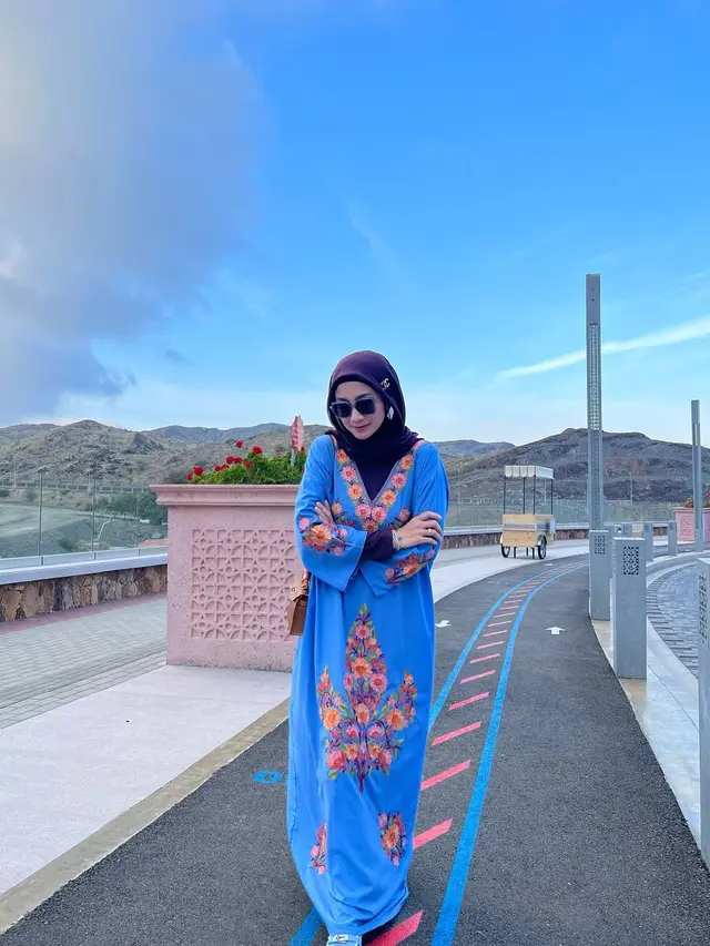 Intip 6 Gamis Kasual ala Desy Ratnasari, Modis dan Nyaman Dipakai Sehari-hari