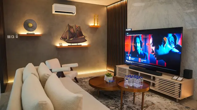 Perangkat home appliances dan televisi yang ditawarkan di Samsung Experience Store Pondok Indah Golf