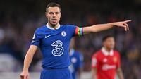 Cesar Azpilicueta. Bek kanan Spanyol berusia 33 tahun yang sejak awal musim 2012/2013 membela Chelsea ini menjadi bek aktif dengan jumlah assist terbanyak ketiga di Liga Inggris hingga saat ini. Ia total mengoleksi 41 assist hanya bersama Chelsea, satu-satunya klub yang dibelanya di Liga Inggris. (AFP/Glyn Kirk)