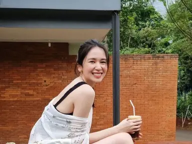 Genap berusia 34 tahun di 2022, penampilan Laura Basuki tak pernah berubah. Ia masih terlihat sama seperti saat masa ABG dulu.(instagram.com/laurabas)
