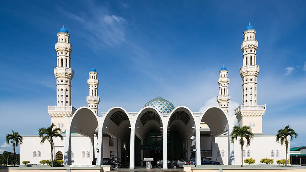 Kota Kinabalu City Mosque atau  Masjid Bandaraya Kota Kinabalu