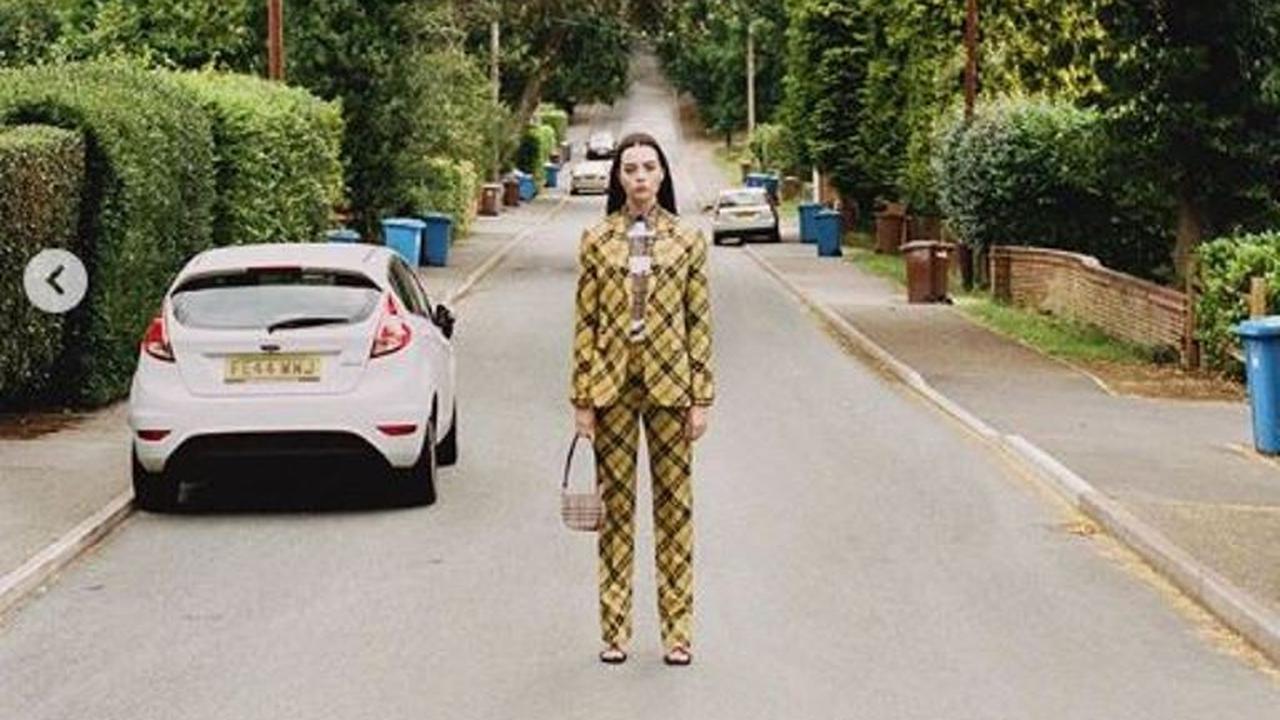 Luncurkan Koleksi Terbaru, Burberry Jadikan Karyawan Sebagai Model