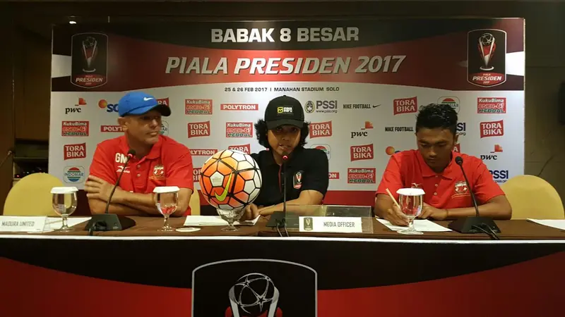 Pelatih Madura United Gomes de Oliviera (Kiri / Liputan6.com / Musthofa Aldo)