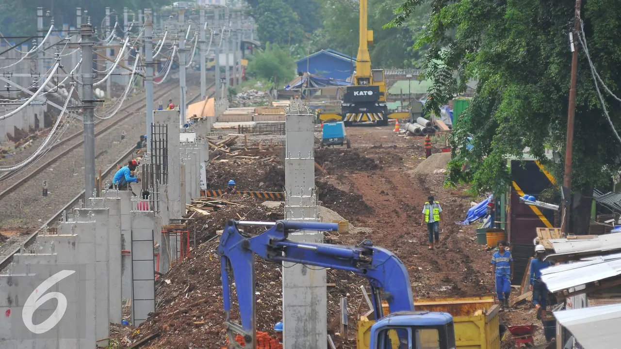 Terkait KA Bandara, Ada sekitar 130 rumah di sekitar area proyek yang harus dibebaskan pemerintah.