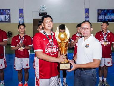 Tim Basket Bhayangkara Brimob berhasil menorehkan prestasi membanggakan dengan meraih gelar Juara 1 (Champion) pada ajang KASAU Cup 2026 Basketball Tournament kategori antar kementerian/lembaga yang digelar di GOR Merpati Halim Perdanakusuma, Jakarta Timur. (Foto: Humas Polri)